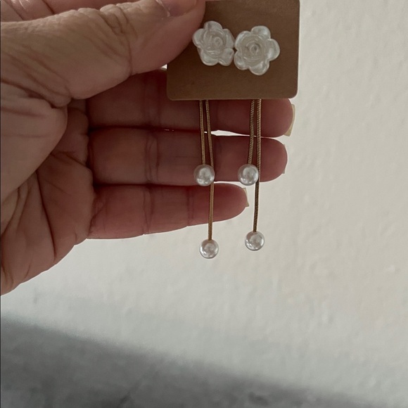 Jewelry - Elegant Gold and White Floral Pearl Earrings